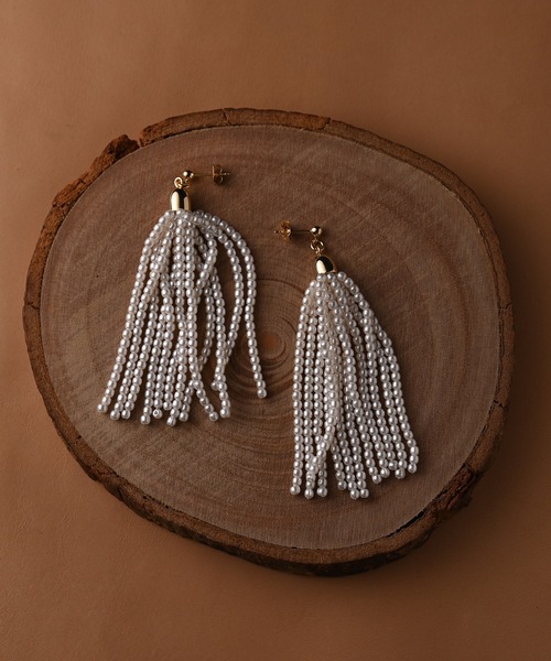 Monocoro toppi（モノコロトッピ）の「艶やかなロマンティックムード。タッセルパールピアス＆イヤリング（イヤリング・レディース・ホワイト系その他2/ホワイト系その他・フリー）」の17枚目の写真