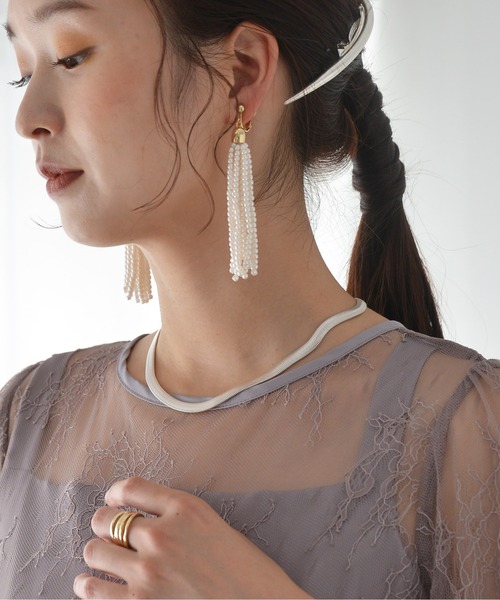 Monocoro toppi（モノコロトッピ）の「艶やかなロマンティックムード。タッセルパールピアス＆イヤリング（イヤリング・レディース・ホワイト系その他2/ホワイト系その他・フリー）」の21枚目の写真