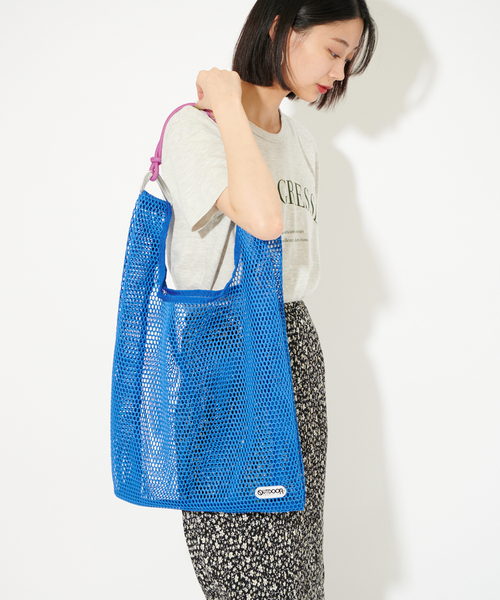U by SPICK&SPAN(ユーバイスピックアンドスパン)の「【OUTDOOR DRODUCTS/アウトドアプロダクツ】 Mesh shopper Bag(ショルダーバッグ・レディース・ホワイト/ブルー・FREE)」の4枚目の写真