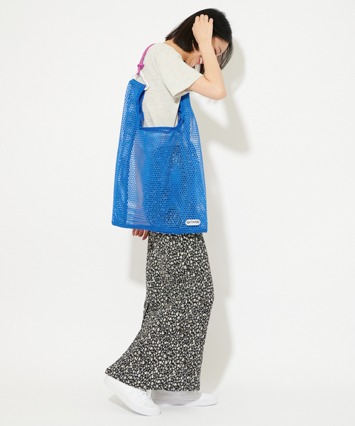 U by SPICK&SPAN(ユーバイスピックアンドスパン)の「【OUTDOOR DRODUCTS/アウトドアプロダクツ】 Mesh shopper Bag(ショルダーバッグ・レディース・ホワイト/ブルー・FREE)」の8枚目の写真