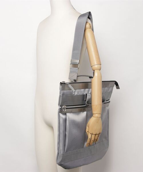 B'2nd（ビーセカンド）の「THE PURSE（ザパース）TULLE HELMET TOTE/トートバッグ（トートバッグ・メンズ・シルバー・FREE）」の5枚目の写真
