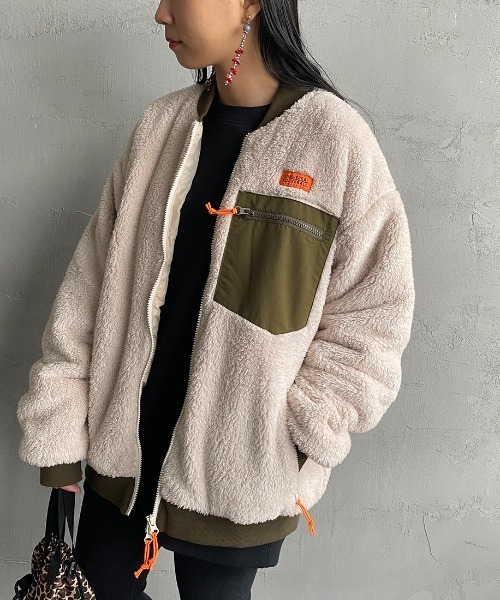 UNIVERSAL OVERALL（ユニバーサルオーバーオール）の「[UNIVERSAL OVERALL/ユニバーサルオーバーオール] 別注 ボアフリースボンバージャケット（ブルゾン・レディース・ブラウン/オリーブ/アイボリー・M/L/XL）」の4枚目の写真