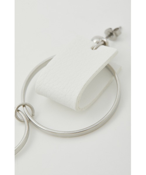 AZUL by moussy（アズールバイマウジー）の「BICOLOR FAUX LEATHER PIERCINGS/バイカラーフェイクレザーピアス（ピアス（両耳用）・レディース・ホワイト/イエロー/ブルー・FREE）」の9枚目の写真