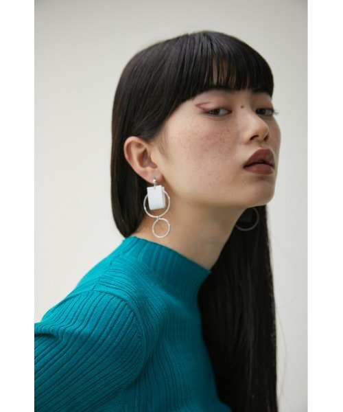 AZUL by moussy（アズールバイマウジー）の「BICOLOR FAUX LEATHER PIERCINGS/バイカラーフェイクレザーピアス（ピアス（両耳用）・レディース・ホワイト/イエロー/ブルー・FREE）」の14枚目の写真