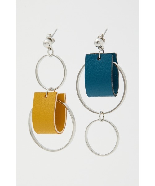AZUL by moussy（アズールバイマウジー）の「BICOLOR FAUX LEATHER PIERCINGS/バイカラーフェイクレザーピアス（ピアス（両耳用）・レディース・ホワイト/イエロー/ブルー・FREE）」の18枚目の写真