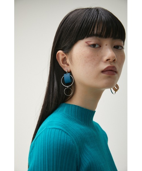 AZUL by moussy（アズールバイマウジー）の「BICOLOR FAUX LEATHER PIERCINGS/バイカラーフェイクレザーピアス（ピアス（両耳用）・レディース・ホワイト/イエロー/ブルー・FREE）」の15枚目の写真