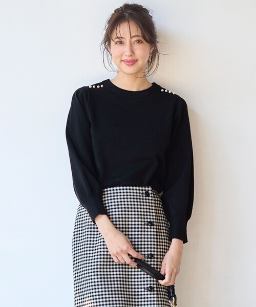 ANY SIS(エニィスィス)の「【Oggi1月号掲載】ショルダーパール調 ニット(ニット/セーター・レディース・ブラック系/ライトグレー系/スカイブルー系/ネイビー系2/ライラック系2/ローズ系・2)」の2枚目の写真