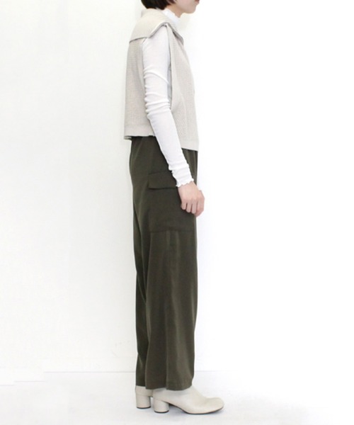 STYLEBLOCK（スタイルブロック）の「マットサテンイージーカーゴパンツ（カーゴパンツ・レディース・ベージュ/ブラック/オリーブ・M）」の7枚目の写真