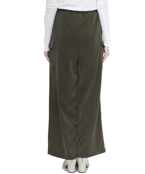 STYLEBLOCK（スタイルブロック）の「マットサテンイージーカーゴパンツ（カーゴパンツ・レディース・ベージュ/ブラック/オリーブ・M）」の6枚目の写真