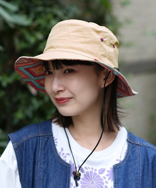 チチカカ（チチカカ）の「リバーシブルアドベンチャーハット（ハット・レディース・ベージュ/ブラック・FREE）」の2枚目の写真