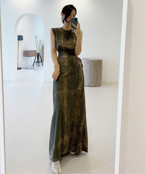 meJane（ミージェーン）の「サイドコンシャスムラ染めロングワンピース（ワンピース・レディース・ブラック×カーキ・FREE）」の4枚目の写真