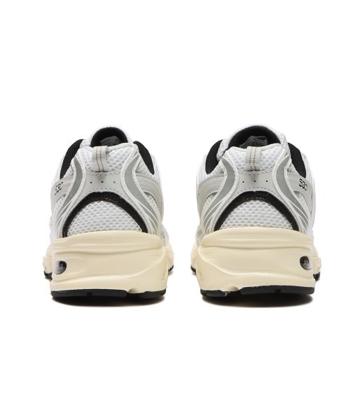 NEW BALANCE(ニューバランス)の「MR530TA SILVER(スニーカー・メンズ・シルバー・26.0cm/28.5cm/24.5cm/28.0cm/27.0cm/26.5cm/27.5cm/25.0cm/29.0cm/25.5cm/24.0cm/23.5cm/23.0cm/22.5cm)」の4枚目の写真