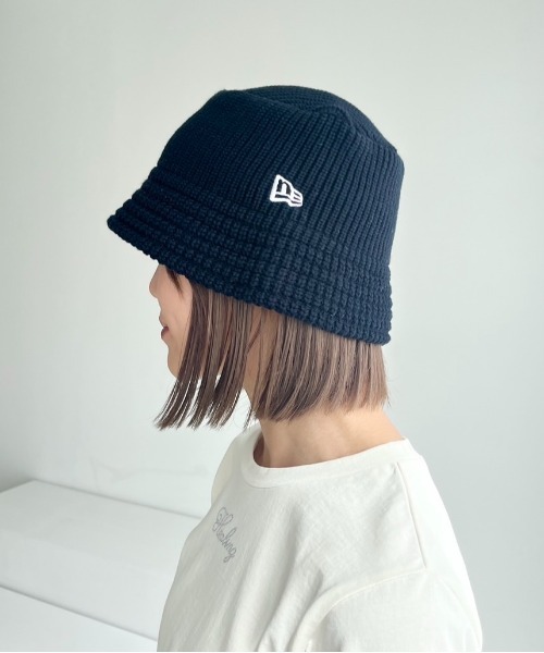 Heather(ヘザー)の「【NEW ERA】ニットバケットハット 189388(ハット・レディース・ブラック/ホワイト・ONE SIZE)」の2枚目の写真