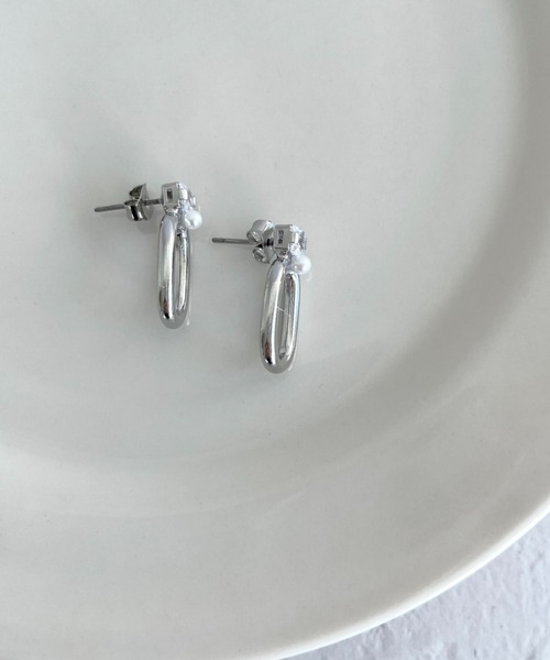thank U more(サンキューモア)の「ワンパール×チェーンモチーフ ピアス【両耳用】(ピアス(両耳用)・レディース・シルバー/ゴールド・FREE)」の4枚目の写真