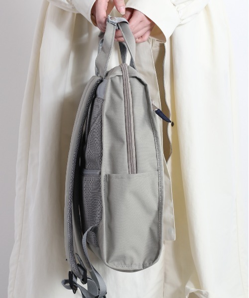 anello（アネロ）の「【anello】アネロ　キャビントート型リュック 2WAY（バックパック/リュック・レディース・グレイッシュベージュ/ダークブラック/ネイビー・FREE）」の6枚目の写真