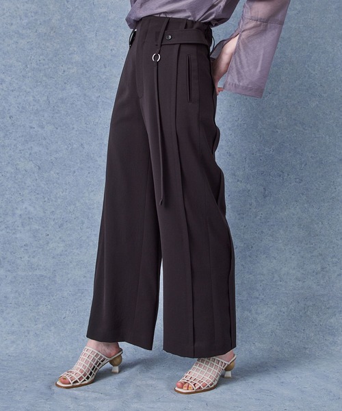 PUBLIC TOKYO（パブリックトウキョウ）の「コンフォートギャバスラックス/ハイウエストタックワイドストレートパンツ（スラックス・レディース・ダークグレー/イエロー/ブルー/ブラック・1/2）」の3枚目の写真