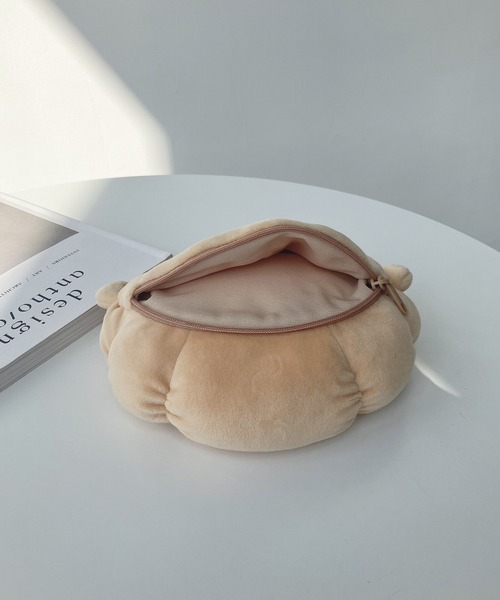 AS KNOW AS plus（アズノゥアズプラス）の「脱げちゃったんですケド ポーチ 『ほいシュー 』 限定アイテム（ポーチ・レディース・その他・FREE）」の2枚目の写真