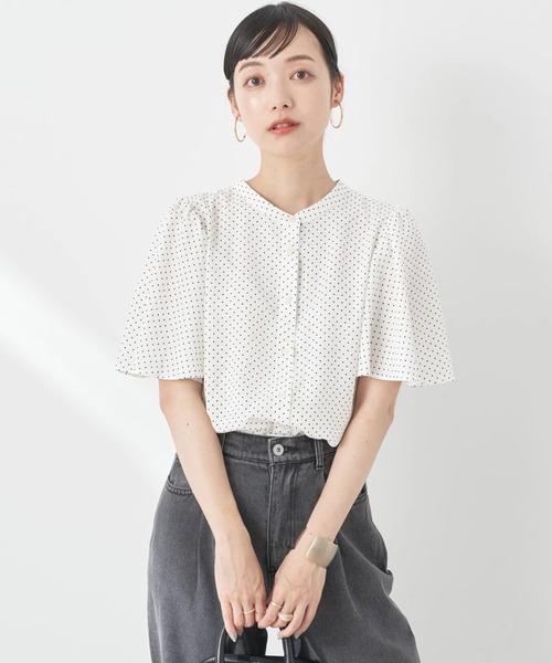 earth music&ecology(アースミュージックアンドエコロジー)の「2WAYフレアスリーブブラウス(シャツ/ブラウス・レディース・オフホワイト/サックスブルー/ピンク/ドット・FREE)」の4枚目の写真