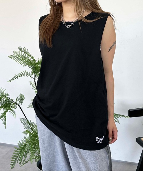 sedacle(セダクル)の「オーバーシルエット刺繍タンクトップ(タンクトップ・メンズ・オフホワイト/ブラック/チャコールグレー・MEDIUM/LARGE)」の3枚目の写真