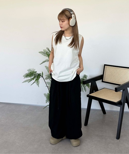 sedacle(セダクル)の「オーバーシルエット刺繍タンクトップ(タンクトップ・メンズ・オフホワイト/ブラック/チャコールグレー・MEDIUM/LARGE)」の19枚目の写真