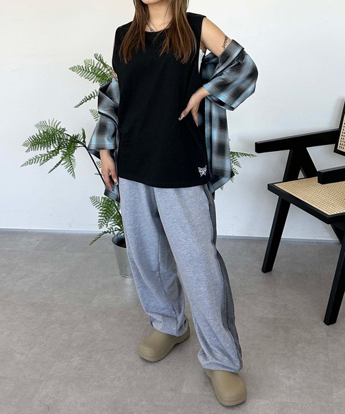 sedacle(セダクル)の「オーバーシルエット刺繍タンクトップ(タンクトップ・メンズ・オフホワイト/ブラック/チャコールグレー・MEDIUM/LARGE)」の20枚目の写真