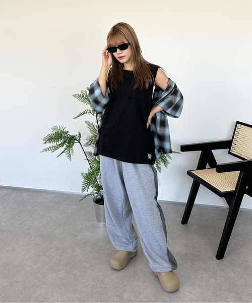 sedacle(セダクル)の「オーバーシルエット刺繍タンクトップ(タンクトップ・メンズ・オフホワイト/ブラック/チャコールグレー・MEDIUM/LARGE)」の12枚目の写真