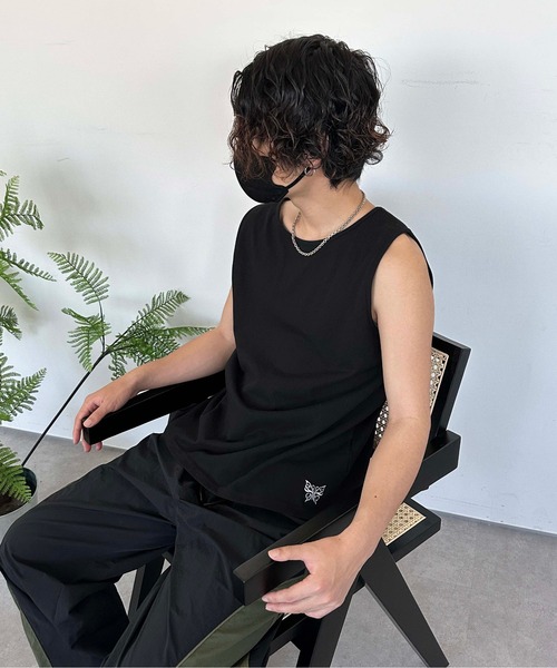 sedacle(セダクル)の「オーバーシルエット刺繍タンクトップ(タンクトップ・メンズ・オフホワイト/ブラック/チャコールグレー・MEDIUM/LARGE)」の16枚目の写真