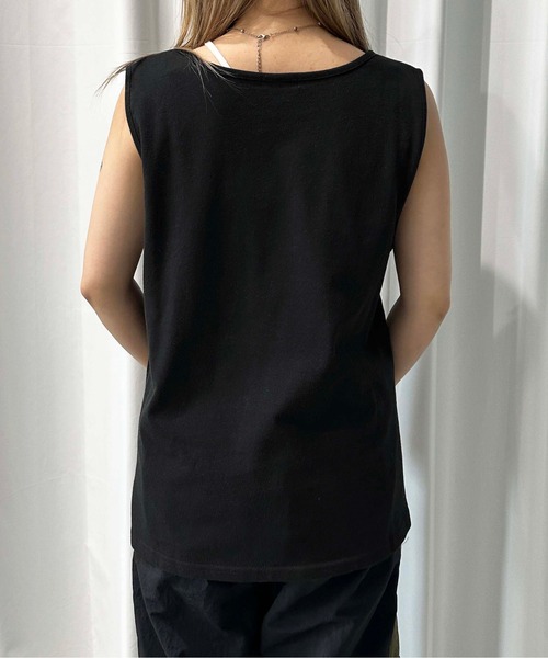 sedacle(セダクル)の「オーバーシルエット刺繍タンクトップ(タンクトップ・メンズ・オフホワイト/ブラック/チャコールグレー・MEDIUM/LARGE)」の10枚目の写真
