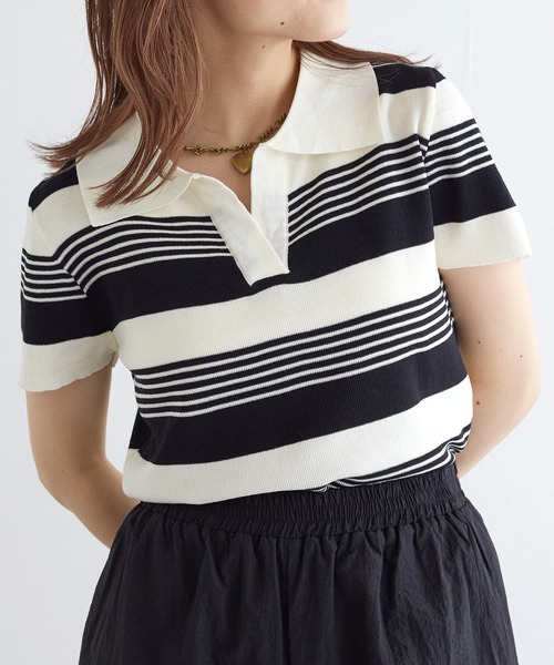 w closet(ダブルクローゼット)の「スキッパーランダムボーダーポロニット(ポロシャツ・レディース・ホワイト×ブラック/ピンク・FREE)」の2枚目の写真