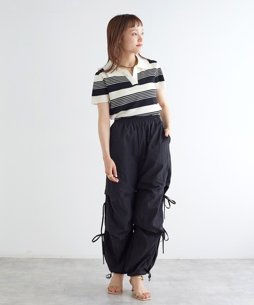 w closet(ダブルクローゼット)の「スキッパーランダムボーダーポロニット(ポロシャツ・レディース・ホワイト×ブラック/ピンク・FREE)」の4枚目の写真