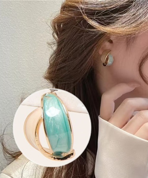 Coo+i(クーイ)の「デザインピアス(ピアス(両耳用)・レディース・ホワイト×エメラルドグリーン/ブルー・FREE)」の2枚目の写真