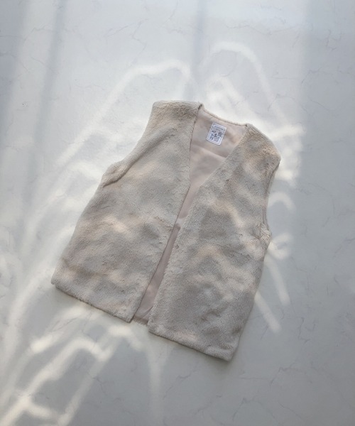 AS KNOW AS plus（アズノゥアズプラス）の「☆さらりとファーベスト（ベスト・レディース・アイボリー系/ライトグリーン系/アイボリー/ピンクベージュ/グレイッシュベージュ/モカ/ベージュ系/グリーン系/グレー系/ブルー系・FREE）」の5枚目の写真