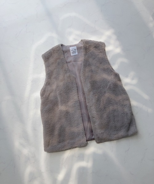 AS KNOW AS plus（アズノゥアズプラス）の「☆さらりとファーベスト（ベスト・レディース・アイボリー系/ライトグリーン系/アイボリー/ピンクベージュ/グレイッシュベージュ/モカ/ベージュ系/グリーン系/グレー系/ブルー系・FREE）」の4枚目の写真