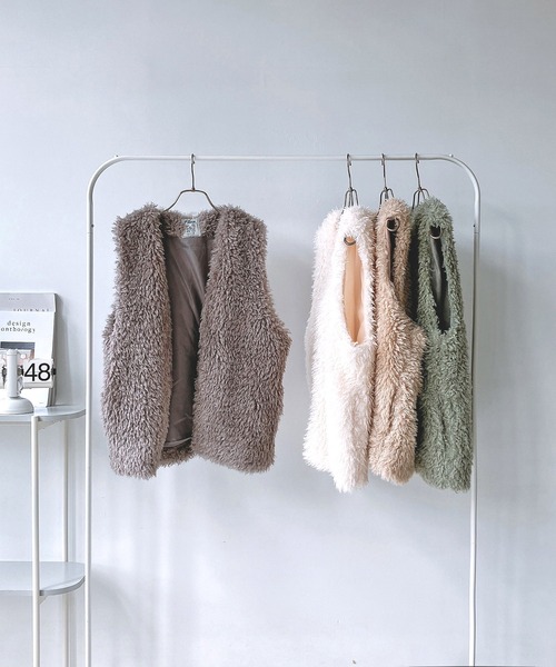 AS KNOW AS plus（アズノゥアズプラス）の「☆さらりとファーベスト（ベスト・レディース・アイボリー系/ライトグリーン系/アイボリー/ピンクベージュ/グレイッシュベージュ/モカ/ベージュ系/グリーン系/グレー系/ブルー系・FREE）」の20枚目の写真