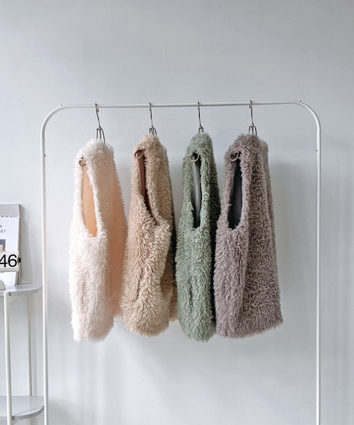 AS KNOW AS plus（アズノゥアズプラス）の「☆さらりとファーベスト（ベスト・レディース・アイボリー系/ライトグリーン系/アイボリー/ピンクベージュ/グレイッシュベージュ/モカ/ベージュ系/グリーン系/グレー系/ブルー系・FREE）」の15枚目の写真