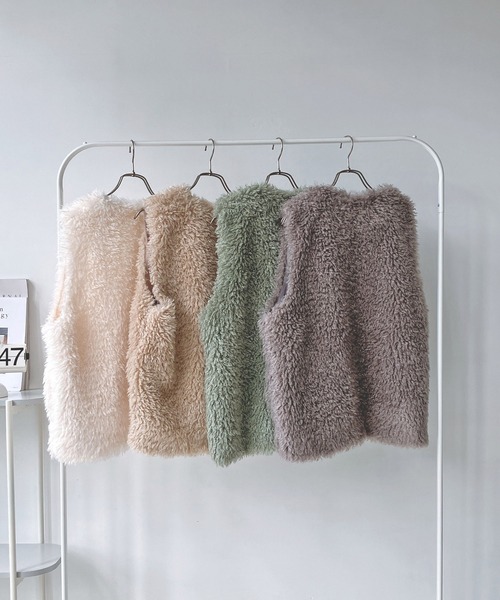 AS KNOW AS plus（アズノゥアズプラス）の「☆さらりとファーベスト（ベスト・レディース・アイボリー系/ライトグリーン系/アイボリー/ピンクベージュ/グレイッシュベージュ/モカ/ベージュ系/グリーン系/グレー系/ブルー系・FREE）」の16枚目の写真