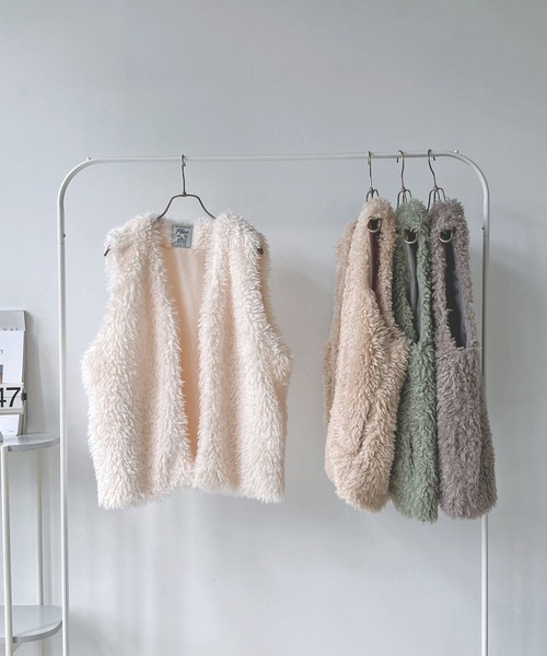 AS KNOW AS plus（アズノゥアズプラス）の「☆さらりとファーベスト（ベスト・レディース・アイボリー系/ライトグリーン系/アイボリー/ピンクベージュ/グレイッシュベージュ/モカ/ベージュ系/グリーン系/グレー系/ブルー系・FREE）」の17枚目の写真