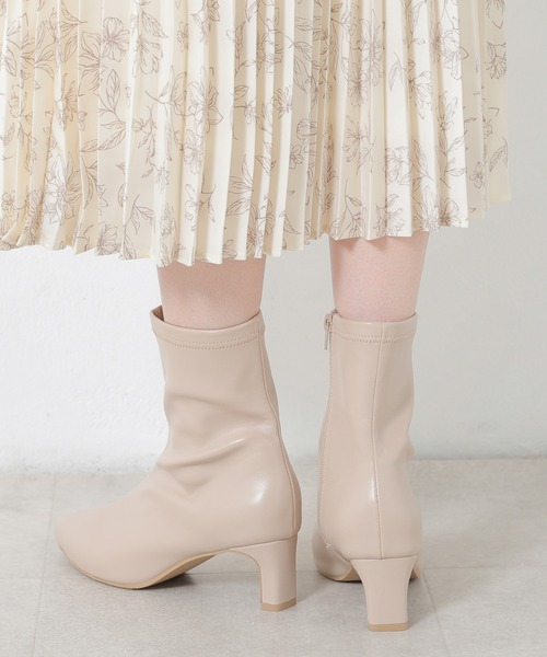 Honeys（ハニーズ）の「ポインテッドストレッチブーツ（ブーツ・レディース・グレイッシュベージュ/ブラック/アイボリー・L/S/M/LL）」の10枚目の写真