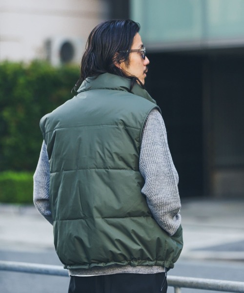 URBAN RESEARCH Sonny Label（アーバンリサーチサニーレーベル）の「中綿リバーシブルベスト（ダウンベスト・メンズ・カーキ/ブラック・MEDIUM/LARGE）」の11枚目の写真