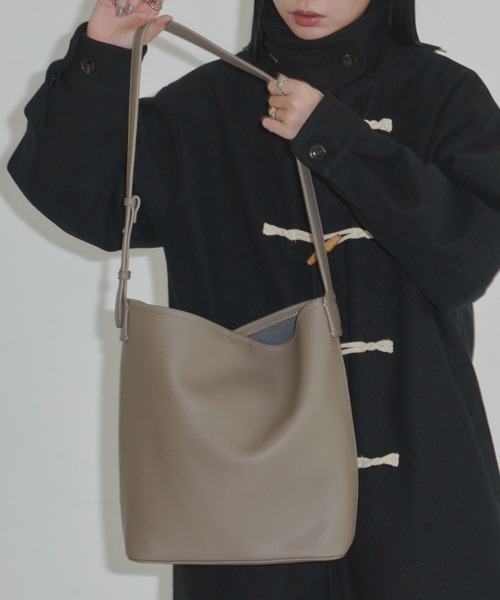 Aunt Marie's(アントマリーズ)の「ワンハンドルシンプルショルダー/ポーチ付き(ショルダーバッグ・レディース・ブラック/ベージュ・FREE)」の19枚目の写真