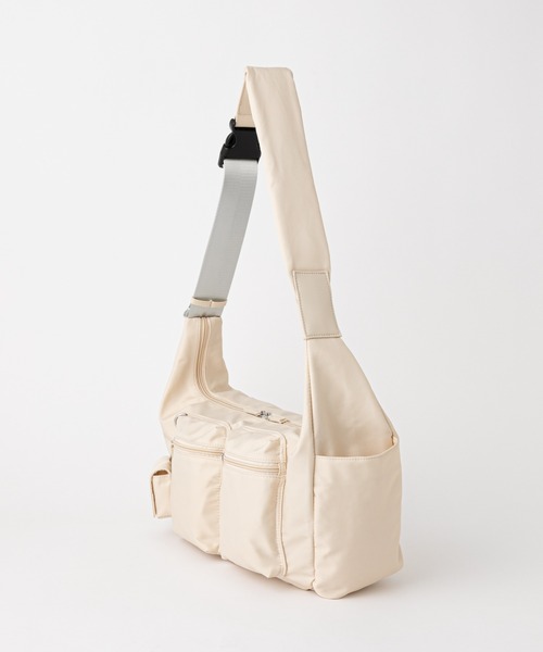 COLONY 2139（コロニートゥーワンスリーナイン）の「撥水BIGショルダーバッグ（ショルダーバッグ・レディース・アイボリー/ブラック・FREE）」の7枚目の写真