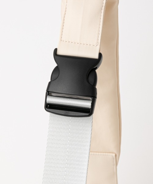 COLONY 2139（コロニートゥーワンスリーナイン）の「撥水BIGショルダーバッグ（ショルダーバッグ・レディース・アイボリー/ブラック・FREE）」の13枚目の写真