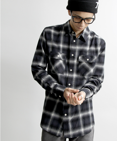 WEGO（ウィゴー）の「WEGO/オンブレチェックレギュラーシャツ（シャツ/ブラウス・メンズ・レッド系その他/ブラック系その他/ブルー系その他・MEDIUM/LARGE）」の2枚目の写真