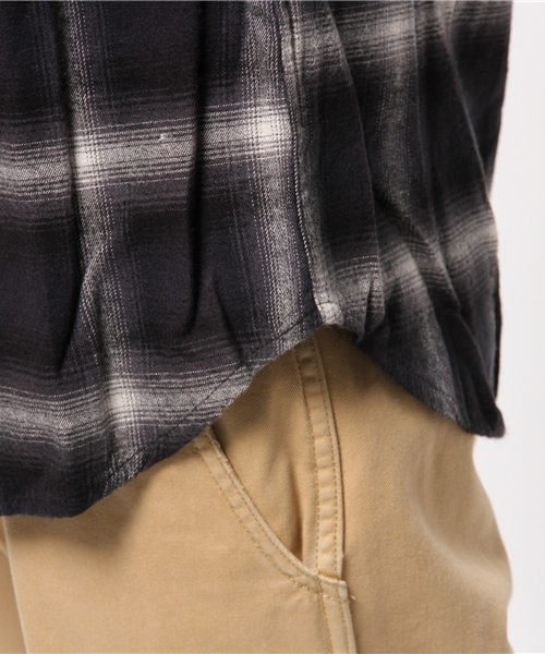 WEGO（ウィゴー）の「WEGO/オンブレチェックレギュラーシャツ（シャツ/ブラウス・メンズ・レッド系その他/ブラック系その他/ブルー系その他・MEDIUM/LARGE）」の4枚目の写真