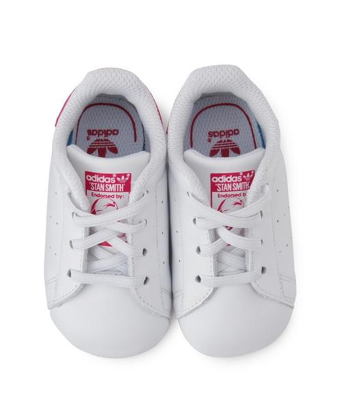 green label relaxing(グリーンレーベルリラクシング)の「adidas(アディダス)スタンスミス クリブ11(ベビーシューズ/ベビーソックス・キッズ・ホワイト/ピンク・11cm)」の3枚目の写真