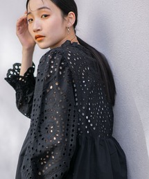 WEB限定/カットワークレースピンタックブラウス