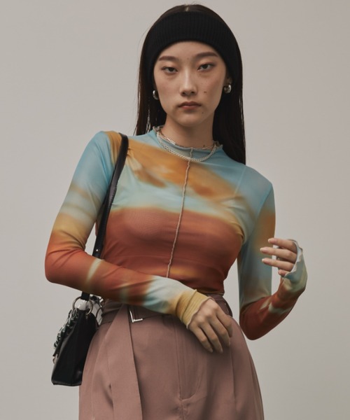 Solace（ソレイス）の「ニュアンス柄シアーロングスリーブトップス（Tシャツ/カットソー・レディース・ベージュ/オレンジ/ブラック/ネイビー/イエロー・FREE）」の8枚目の写真