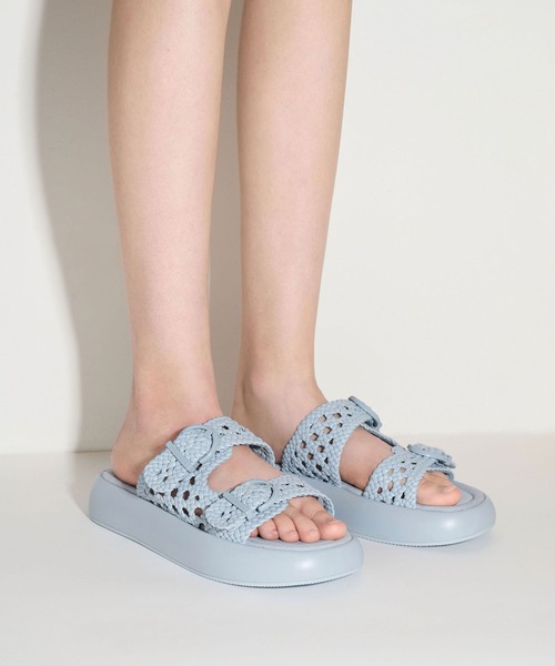 CHARLES & KEITH(チャールズ & キース)の「ウーブンダブルストラップバックルサンダル(サンダル・レディース・オフホワイト/ブラウン/ライトブルー・25cm/24.5cm/23.5cm/23cm/25.5cm/22.5cm)」の18枚目の写真