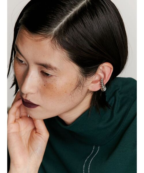 UN3D.（アンスリード）の「SWIRLY EARCUFFS M / スワイリーイヤーカフM（イヤーカフ・レディース・ゴールド/シルバー・FREE）」の6枚目の写真
