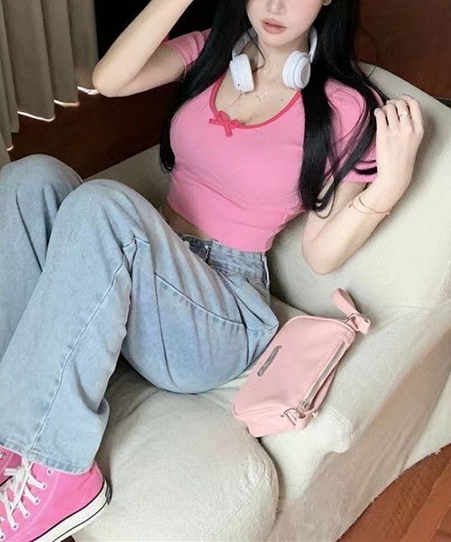 gossip!ロサンゼルス(ゴシップロサンゼルス)の「リボンパイピング U ネック半袖クロップドトップス リブ素材 フィット ショート丈 T シャツ レディース(Tシャツ/カットソー・レディース・ピンク/ブラック・M/S)」の4枚目の写真
